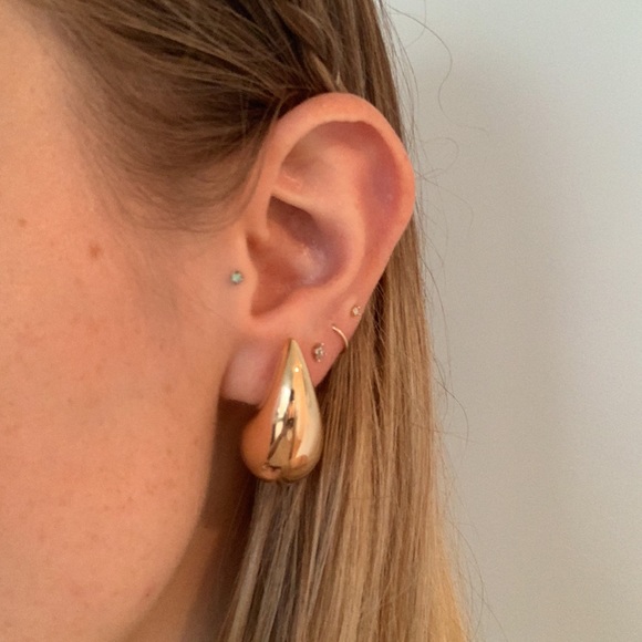 gold big chunky statement stud teardrop earrings - Picture 3 of 3